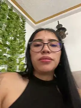 Snapshot of SaritaHot_69 chatting on 12-13-24, 03:43 SaritaHot 69 online show from 12-13-24, 03:43