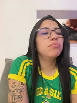 Snapshot of SaritaHot_69 chatting on 12-24-24, 06:17 SaritaHot 69 online show from 12-24-24, 06:17