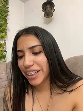 Snapshot of SaritaHot_69 chatting on 12-26-24, 07:05 SaritaHot 69 online show from 12-26-24, 07:05