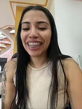 Snapshot of SaritaHot_69 chatting on 12-28-24, 04:20 SaritaHot 69 online show from 12-28-24, 04:20