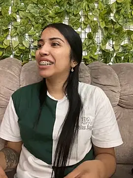 Snapshot of SaritaHot_69 chatting on 01-06-25, 04:13 SaritaHot 69 online show from 01-06-25, 04:13