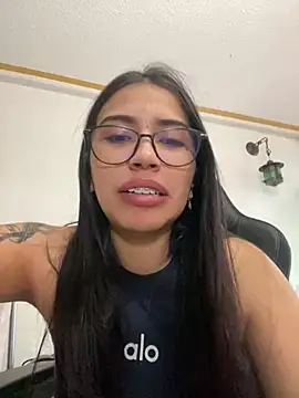 Snapshot of SaritaHot_69 chatting on 01-10-25, 03:27 SaritaHot 69 online show from 01-10-25, 03:27