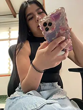 Snapshot of SaritaHot_69 chatting on 02-14-25, 03:47 SaritaHot 69 online show from 02-14-25, 03:47