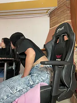 Snapshot of SaritaHot_69 chatting on 02-19-25, 03:27 SaritaHot 69 online show from 02-19-25, 03:27