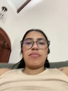 Snapshot of SaritaHot_69 chatting on 03-19-25, 01:18 SaritaHot 69 online show from 03-19-25, 01:18