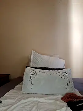 Snapshot of YourSubDesire chatting on 02-08-26, 01:47 YourSubDesire online show from 02-08-26, 01:47