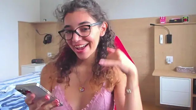 uniquerossie online show from 10-20-25, 12:16