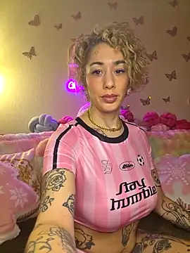 Snapshot of Chachou000 chatting on 12-17-25, 07:09 Chachou000 online show from 12-17-25, 07:09