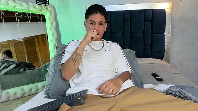 Levy Steve online show from 11-22-25, 03:49