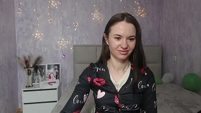 Snapshot of KaraCriegs chatting on 01-24-25, 09:37 KaraCriegs online show from 01-24-25, 09:37