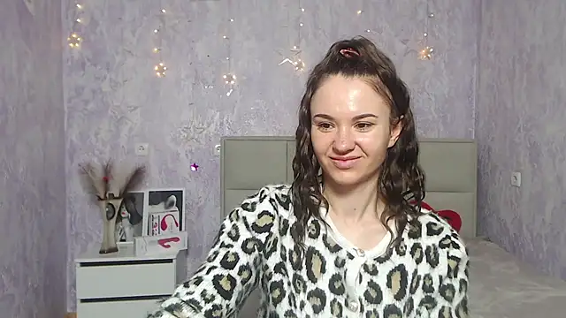 Snapshot of KaraCriegs chatting on 01-29-25, 12:43 KaraCriegs online show from 01-29-25, 12:43