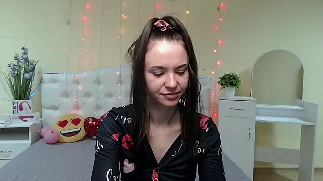 Snapshot of KaraCriegs chatting on 01-31-25, 10:10 KaraCriegs online show from 01-31-25, 10:10