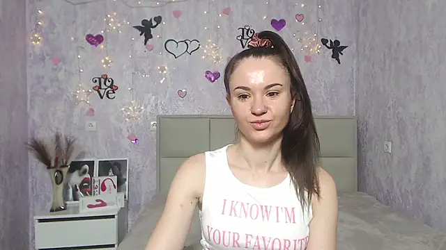 Snapshot of KaraCriegs chatting on 02-05-25, 09:40 KaraCriegs online show from 02-05-25, 09:40