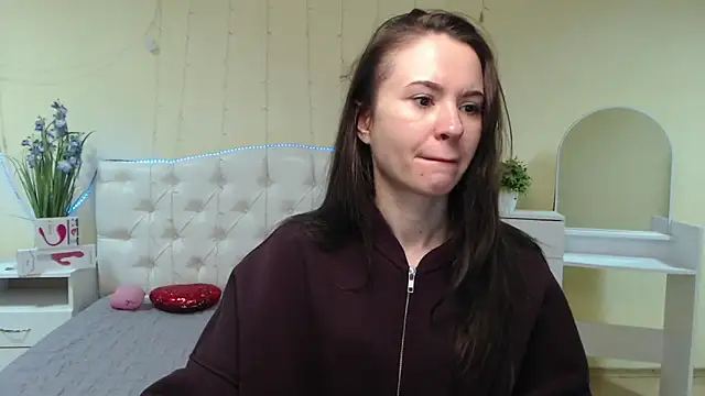 Snapshot of KaraCriegs chatting on 02-06-25, 07:07 KaraCriegs online show from 02-06-25, 07:07