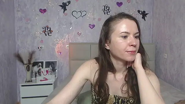 Snapshot of KaraCriegs chatting on 02-10-25, 12:30 KaraCriegs online show from 02-10-25, 12:30