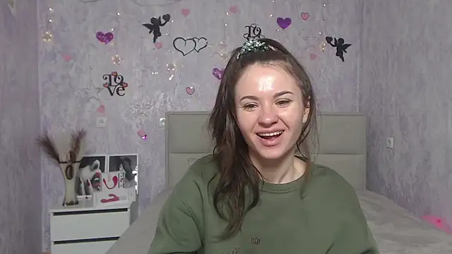 Snapshot of KaraCriegs chatting on 02-10-25, 10:30 KaraCriegs online show from 02-10-25, 10:30