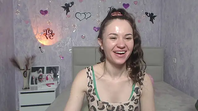 Snapshot of KaraCriegs chatting on 02-12-25, 12:48 KaraCriegs online show from 02-12-25, 12:48
