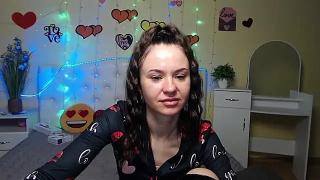 Snapshot of KaraCriegs chatting on 02-13-25, 09:49 KaraCriegs online show from 02-13-25, 09:49