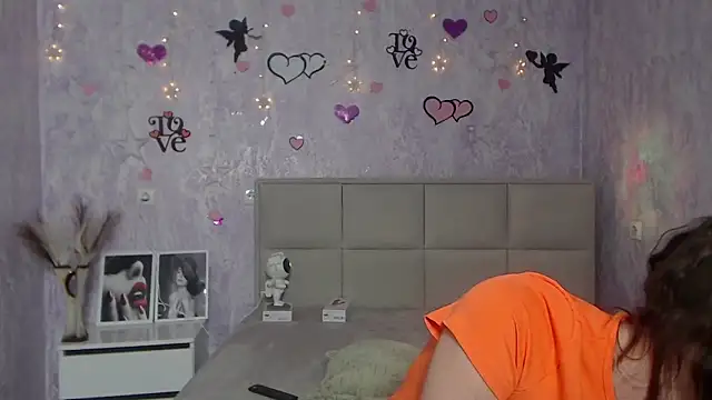 Snapshot of KaraCriegs chatting on 02-15-25, 03:42 KaraCriegs online show from 02-15-25, 03:42