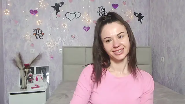 Snapshot of KaraCriegs chatting on 02-19-25, 12:35 KaraCriegs online show from 02-19-25, 12:35