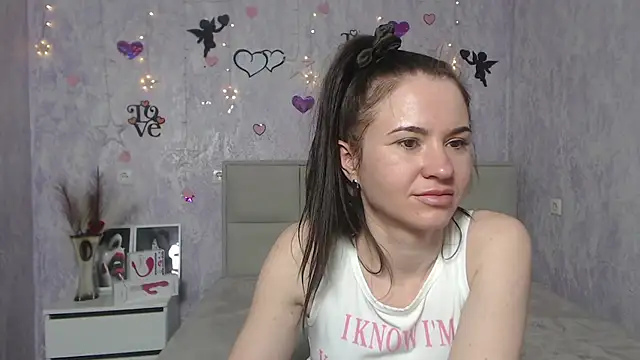 Snapshot of KaraCriegs chatting on 02-23-25, 01:02 KaraCriegs online show from 02-23-25, 01:02