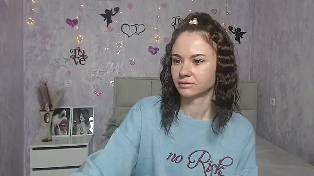 Snapshot of KaraCriegs chatting on 03-05-25, 06:34 KaraCriegs online show from 03-05-25, 06:34