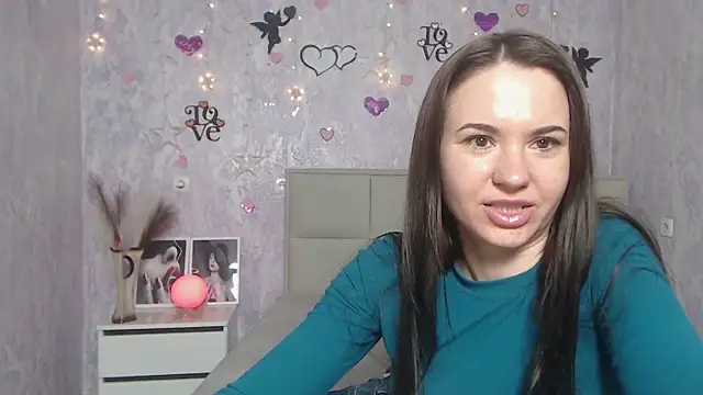 Snapshot of KaraCriegs chatting on 03-10-25, 12:29 KaraCriegs online show from 03-10-25, 12:29