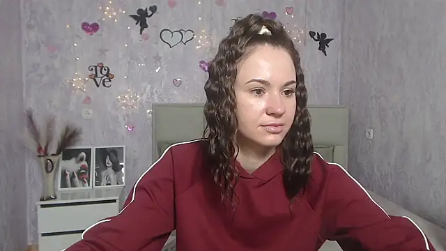 Snapshot of KaraCriegs chatting on 03-12-25, 06:33 KaraCriegs online show from 03-12-25, 06:33