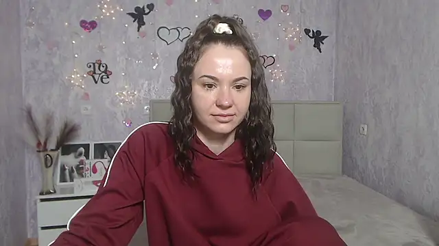 Snapshot of KaraCriegs chatting on 03-12-25, 09:35 KaraCriegs online show from 03-12-25, 09:35