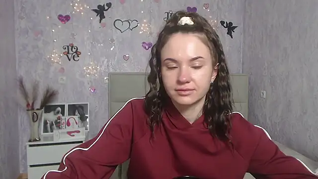 Snapshot of KaraCriegs chatting on 03-13-25, 12:37 KaraCriegs online show from 03-13-25, 12:37