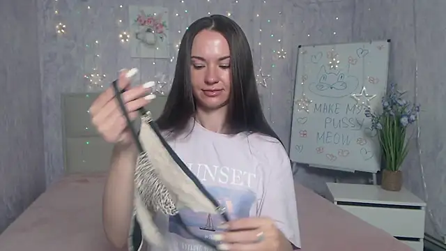 Snapshot of KaraCriegs chatting on 09-25-25, 05:27 KaraCriegs online show from 09-25-25, 05:27