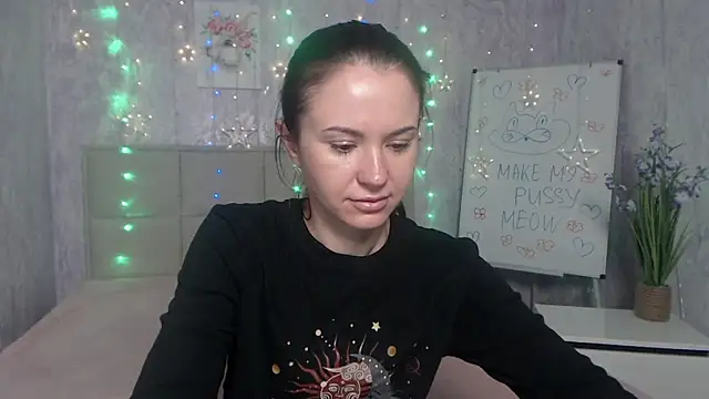 Snapshot of KaraCriegs chatting on 09-29-25, 05:29 KaraCriegs online show from 09-29-25, 05:29