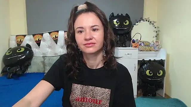 Snapshot of KaraCriegs chatting on 10-15-25, 05:24 KaraCriegs online show from 10-15-25, 05:24
