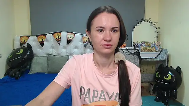 Snapshot of KaraCriegs chatting on 10-16-25, 06:09 KaraCriegs online show from 10-16-25, 06:09