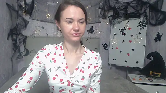 Snapshot of KaraCriegs chatting on 10-19-25, 05:46 KaraCriegs online show from 10-19-25, 05:46