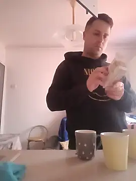 Snapshot of LucianM6 chatting on 11-24-25, 06:35 LucianM6 online show from 11-24-25, 06:35