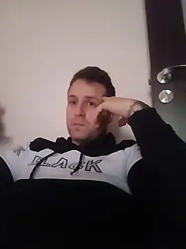 Snapshot of LucianM6 chatting on 11-28-25, 09:12 LucianM6 online show from 11-28-25, 09:12