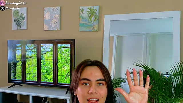 Snapshot of Liam_Taylor chatting on 12-17-25, 09:21 Liam Taylor online show from 12-17-25, 09:21