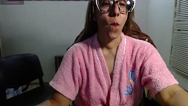 Snapshot of horny_paty chatting on 09-10-25, 11:38 horny paty online show from 09-10-25, 11:38