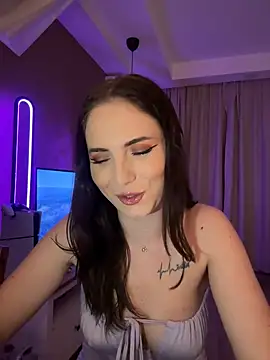 AvaGianna online show from 01-17-25, 04:36