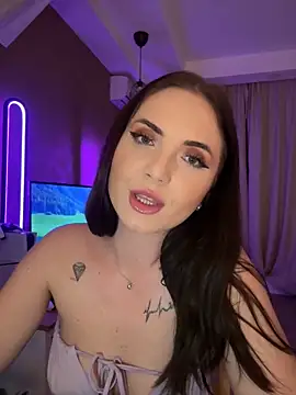 AvaGianna online show from 01-17-25, 07:38