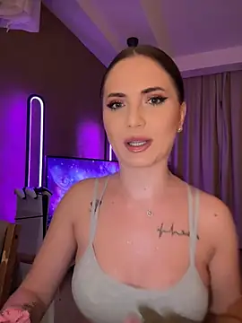 AvaGianna online show from 01-25-25, 06:13