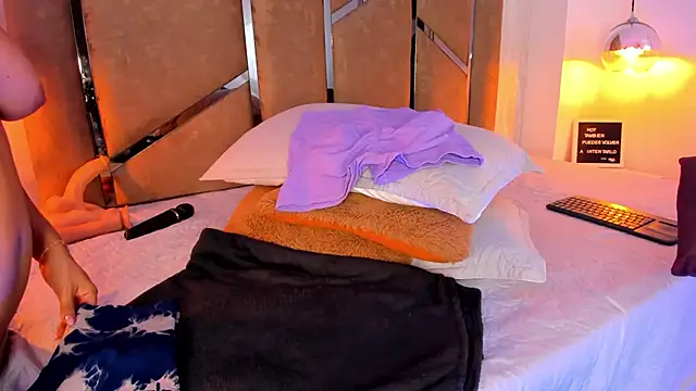 Martinaa Jones  online show from 03-03-25, 09:05