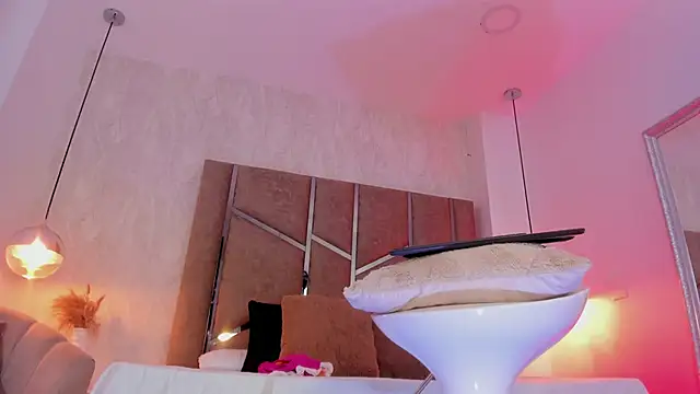 Martinaa Jones  online show from 04-15-26, 12:56