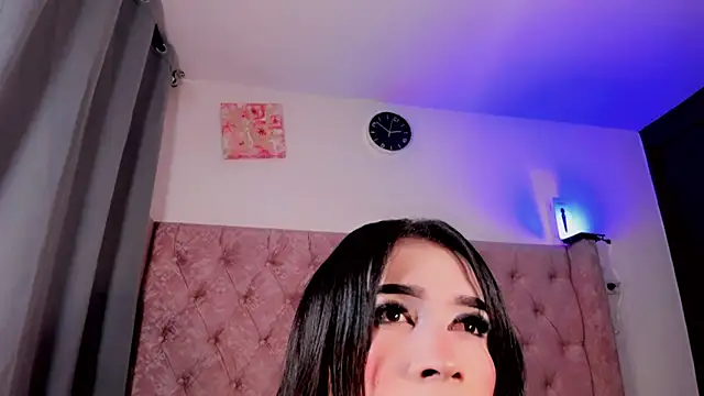 Snapshot of kimMaddiee chatting on 05-27-26, 05:04 kimMaddiee online show from 05-27-26, 05:04