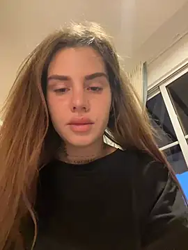 Snapshot of EmiliaCatalina chatting on 02-21-25, 10:59 EmiliaCatalina online show from 02-21-25, 10:59