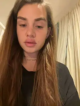 Snapshot of EmiliaCatalina chatting on 02-22-25, 03:01 EmiliaCatalina online show from 02-22-25, 03:01