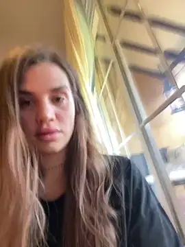 Snapshot of EmiliaCatalina chatting on 03-07-25, 09:27 EmiliaCatalina online show from 03-07-25, 09:27