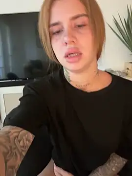 Snapshot of EmiliaCatalina chatting on 09-14-25, 07:24 EmiliaCatalina online show from 09-14-25, 07:24