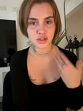Snapshot of EmiliaCatalina chatting on 09-15-25, 09:48 EmiliaCatalina online show from 09-15-25, 09:48